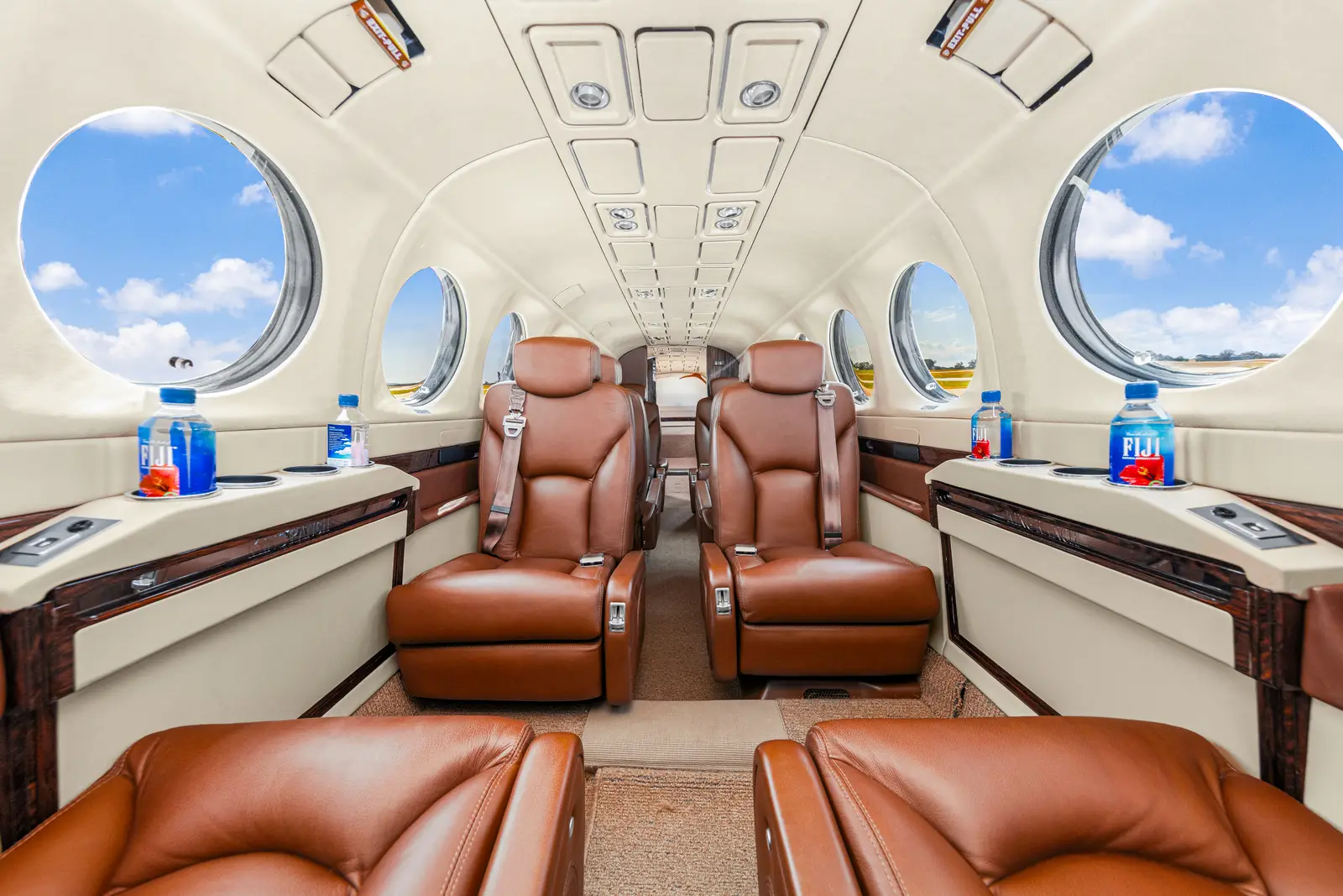 Beechcraft King Air 350 N357LP operated by SAI Flight Service, Inc. photo 4
