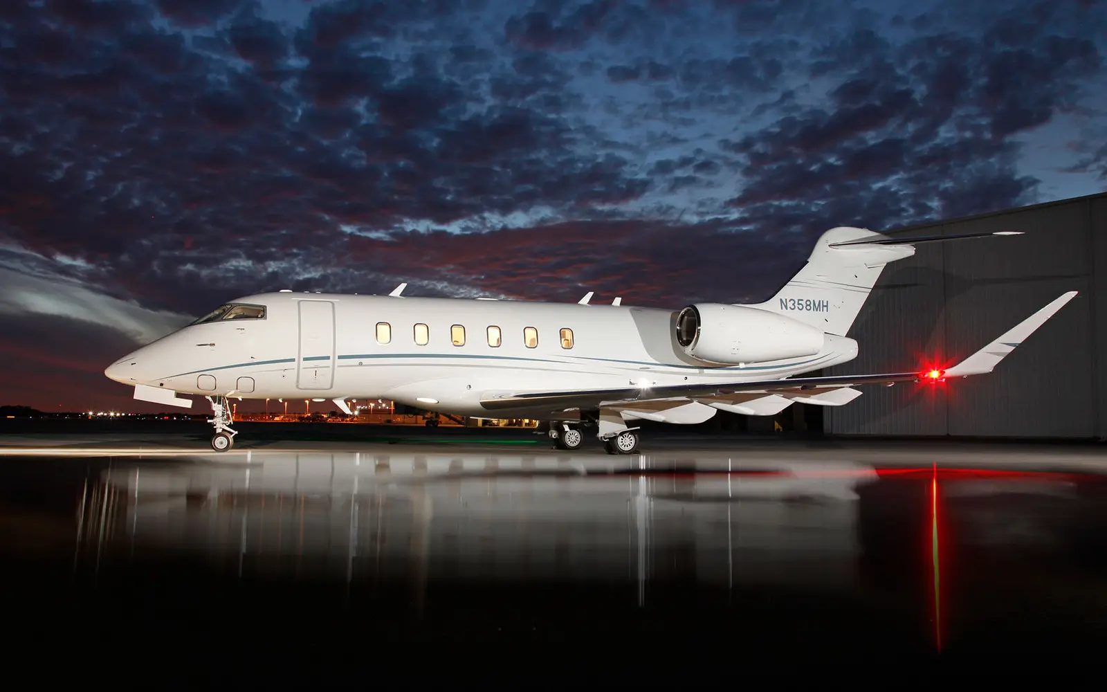 Bombardier Challenger 350 N358MH