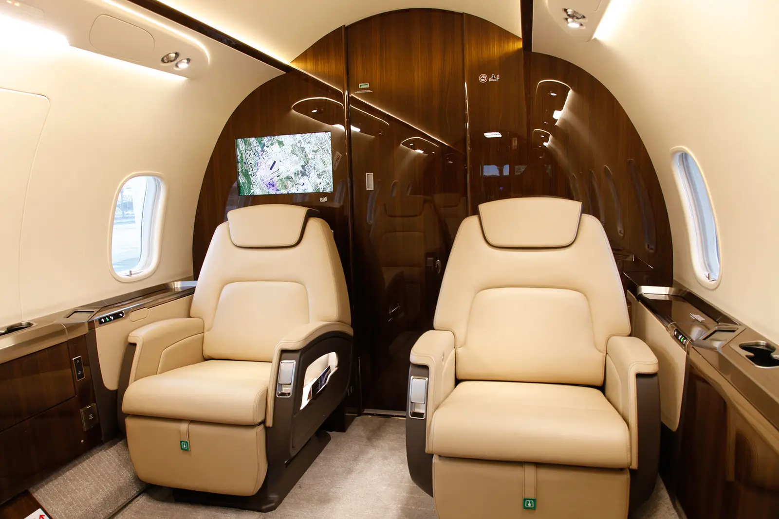 Bombardier Challenger 350 N358MH operated by Fair Wind Air Charter photo 2