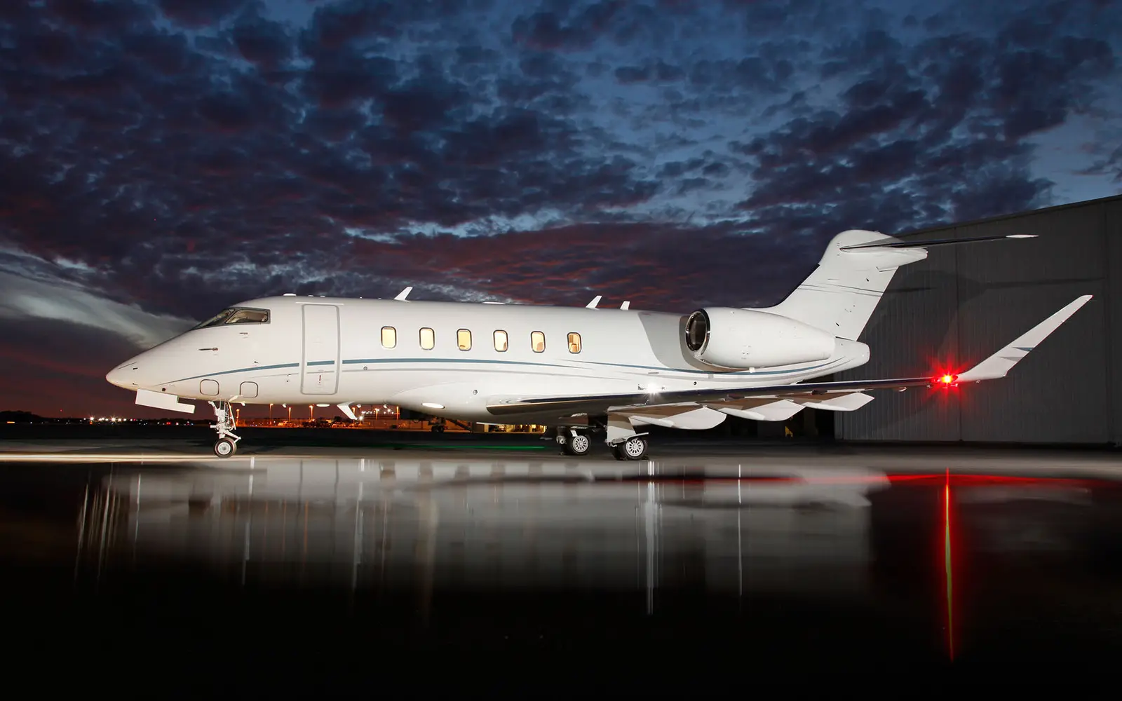 Bombardier Challenger 350 N358MH operated by Fair Wind Air Charter photo 4