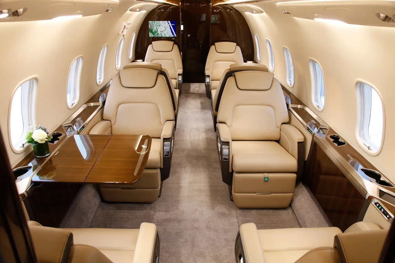 Bombardier Challenger 350 N358MH operated by Fair Wind Air Charter photo 5