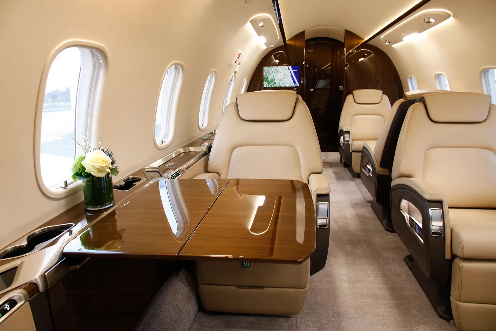 Bombardier Challenger 350 N358MH operated by Fair Wind Air Charter photo 6