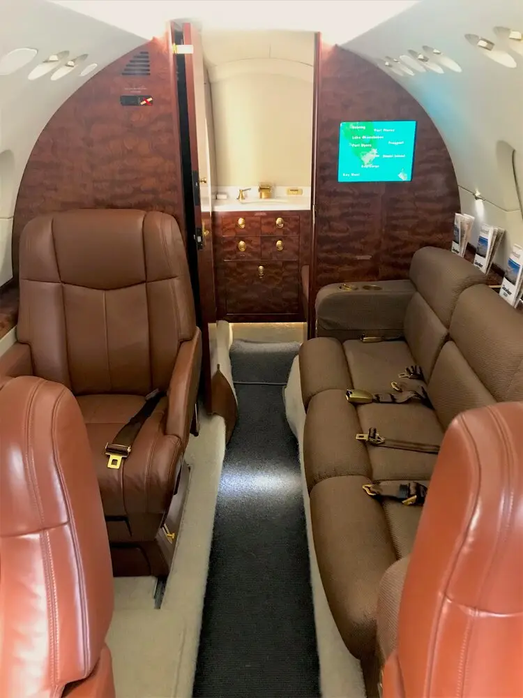 Beechcraft Hawker 850XP N359BC operated by Elite Air, Inc., KPIE photo 3