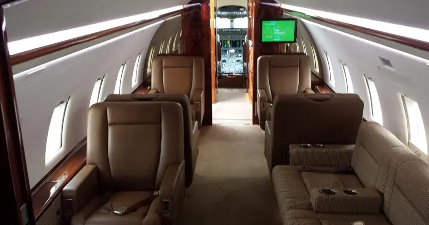 Bombardier Challenger 604 N359V operated by Jet Linx Aviation, LLC photo 2