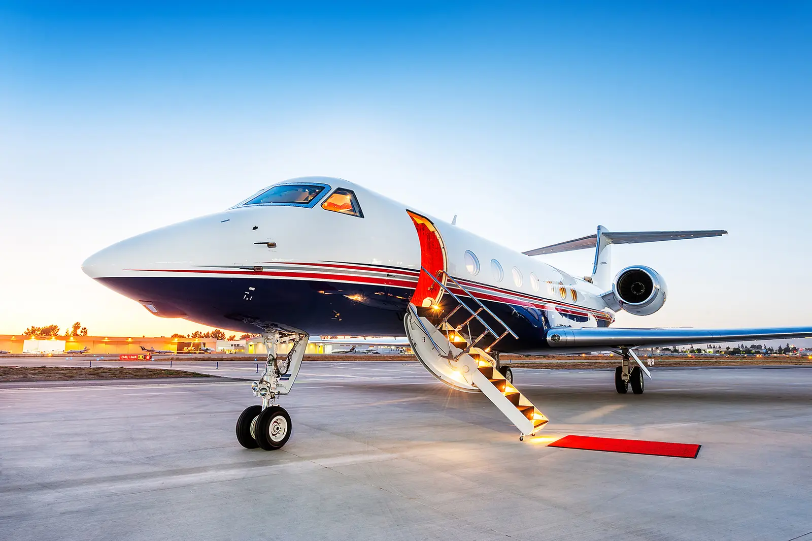 Gulfstream G550 N35GR operated by Clay Lacy Aviation, Inc. photo 5