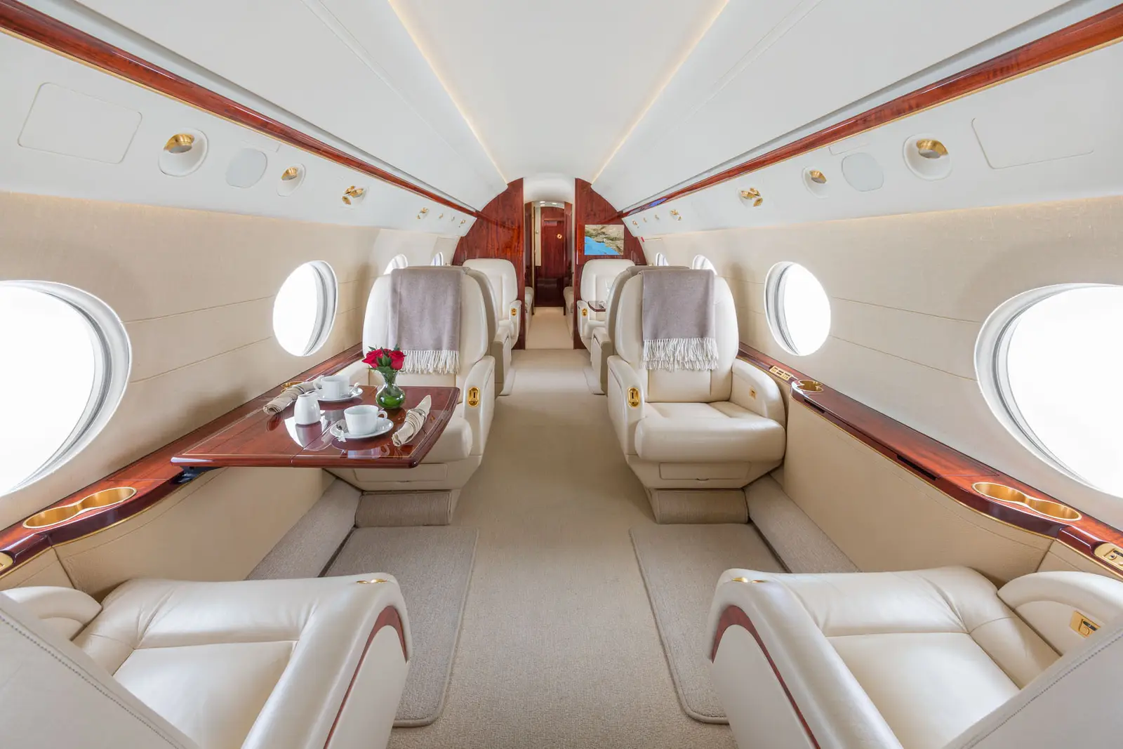 Gulfstream G550 N35GR operated by Clay Lacy Aviation, Inc. photo 6