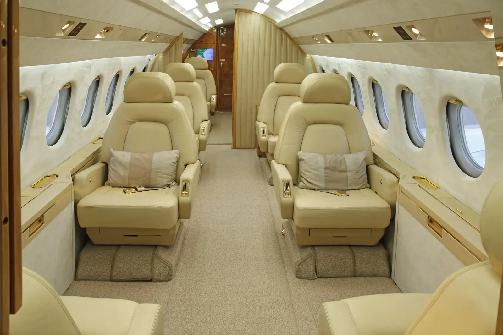 Dassault Falcon 900 N361K operated by AirStat, Inc., KHQU photo 3