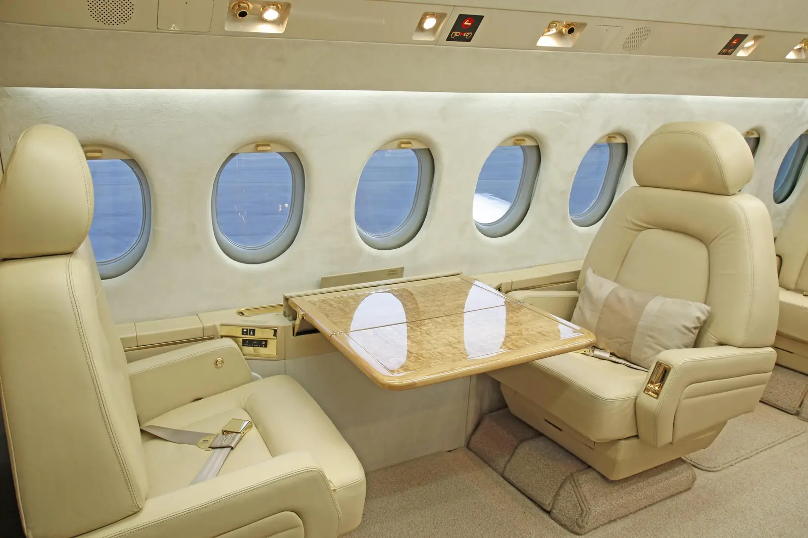 Dassault Falcon 900 N361K operated by AirStat, Inc., KHQU photo 6