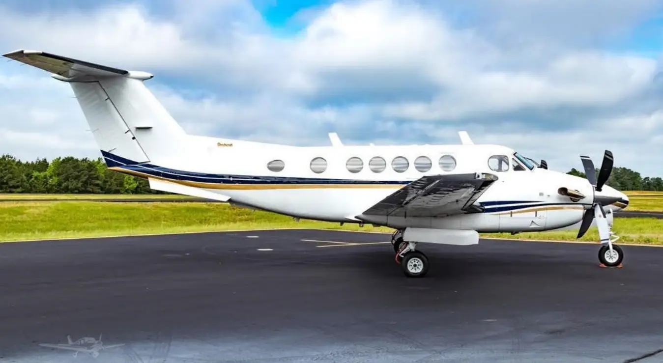 Beechcraft King Air 200 N361KA operated by Premier Air Charter, LLC photo 4