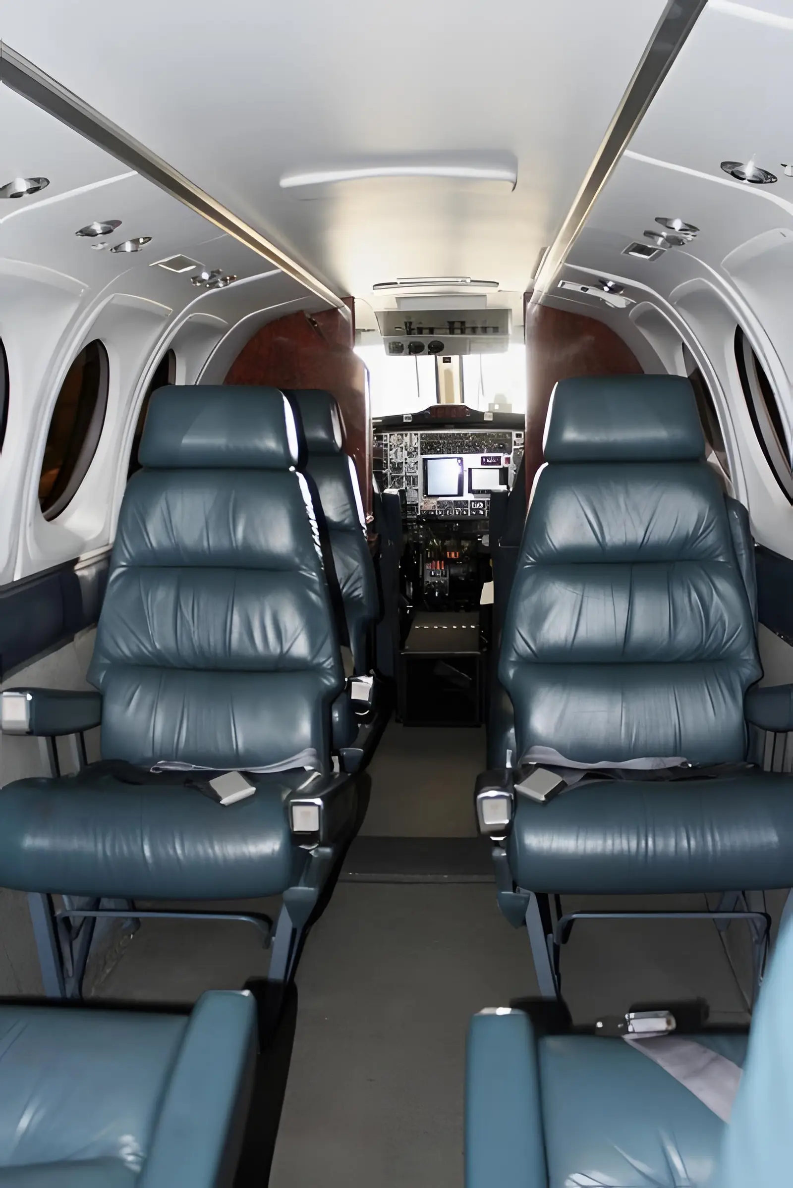 Beechcraft King Air B200 N361TD operated by Optimal Aviation Services, LLC photo 2