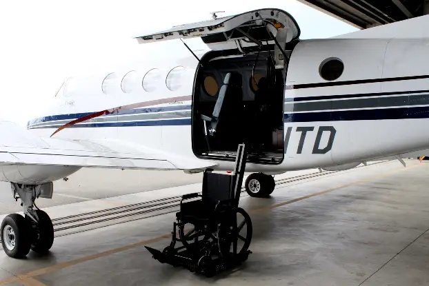 Beechcraft King Air B200 N361TD operated by Optimal Aviation Services, LLC photo 3
