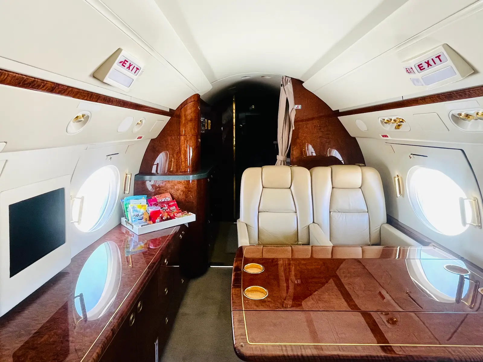 Gulfstream G550 N365LV operated by Cirrus Aviation Services photo 2
