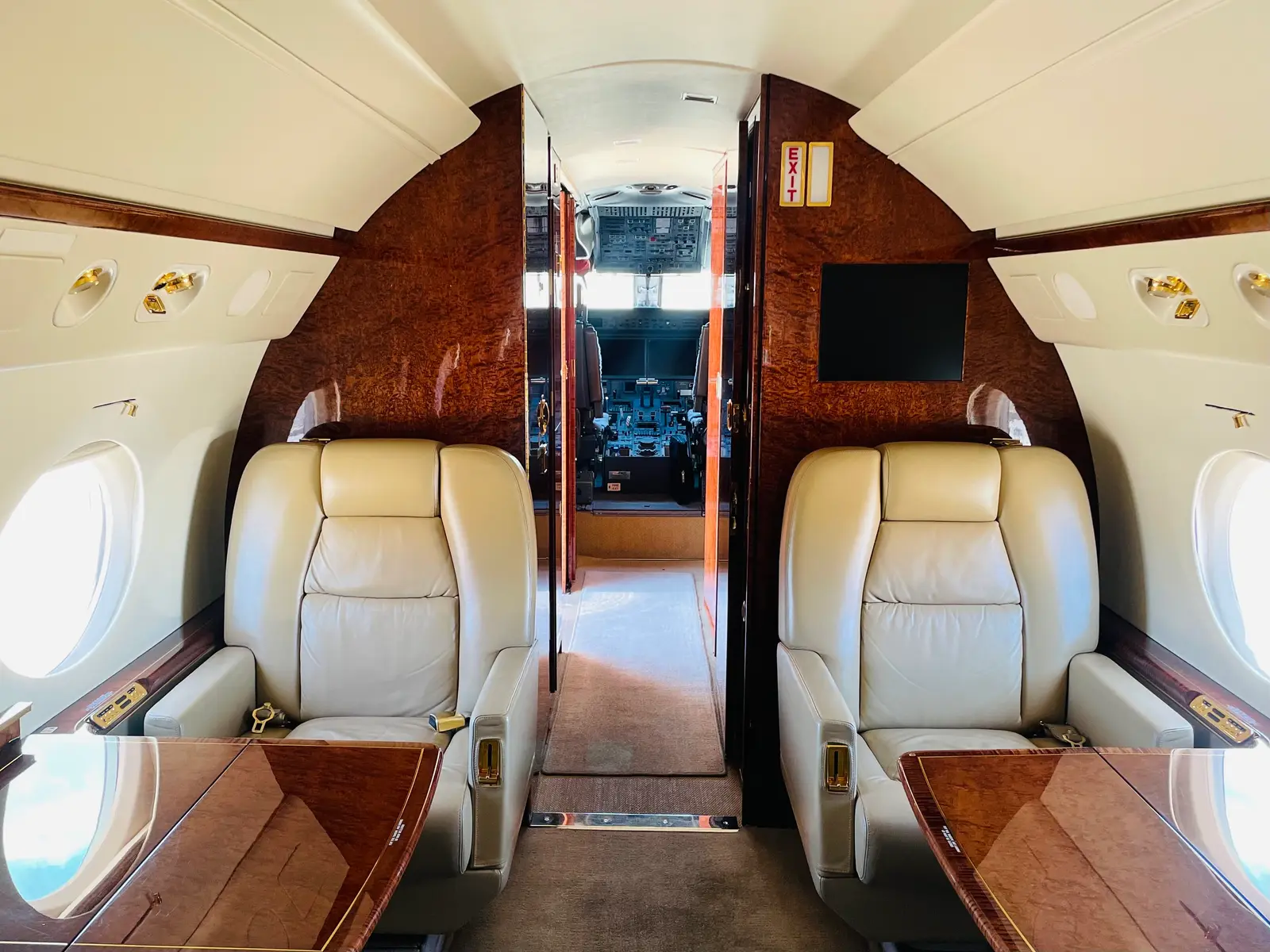 Gulfstream G550 N365LV operated by Cirrus Aviation Services photo 5