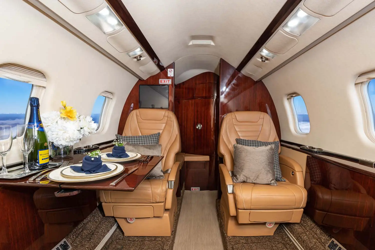 Bombardier Learjet 60XR N367LJ operated by Hop-A-Jet WorldWide Jet Charter photo 5