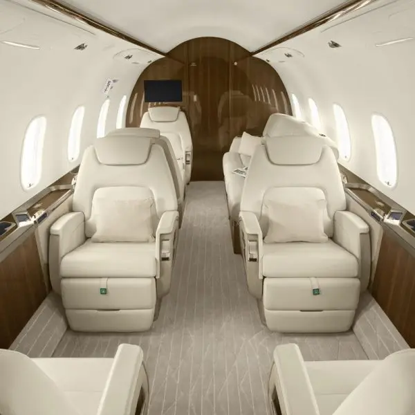 Bombardier Challenger 350 N369LL operated by Latitude 33 Aviation, LLC, exterior