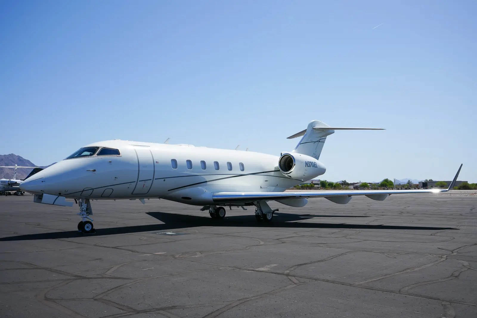 Bombardier Challenger 300 N370EL operated by Jet Linx Aviation, LLC, exterior