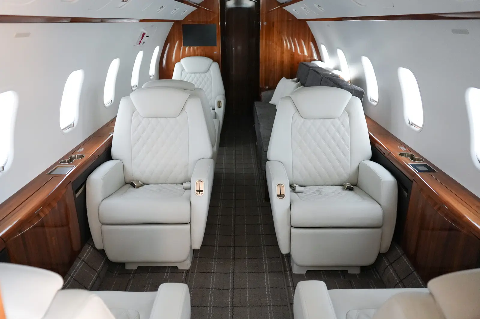 Bombardier Challenger 300 N370EL operated by Jet Linx Aviation, LLC photo 3