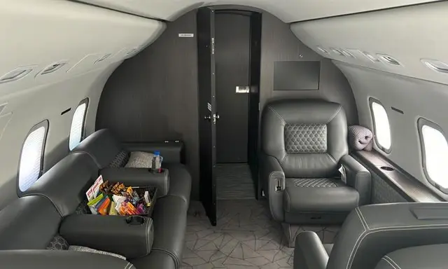 Bombardier Challenger 604 N3726 operated by The Heliteam, LLC photo 2