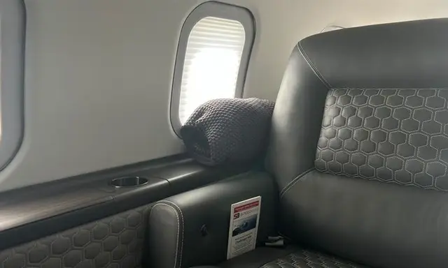 Bombardier Challenger 604 N3726 operated by The Heliteam, LLC photo 4