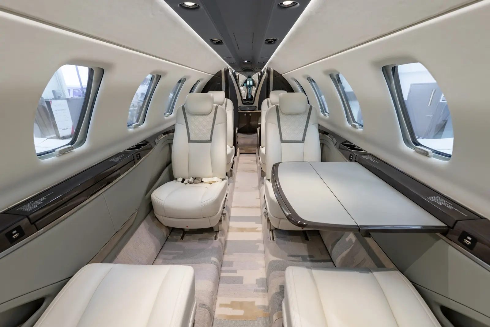 Cessna Citation CJ4 N372CZ operated by Cirrus Aviation Services photo 2