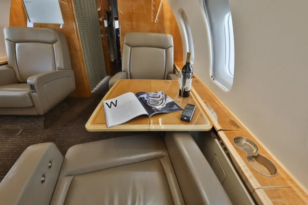 Bombardier Challenger 605 N372G operated by Solairus Aviation photo 5