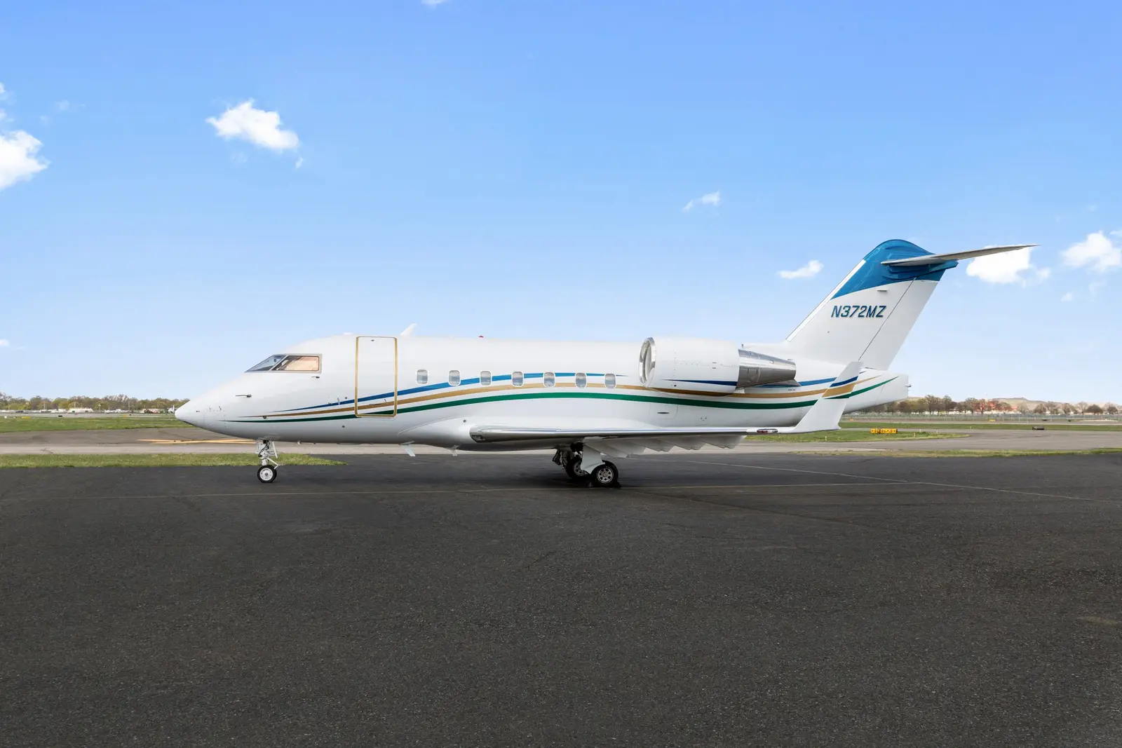 Bombardier Challenger 604 N372MZ