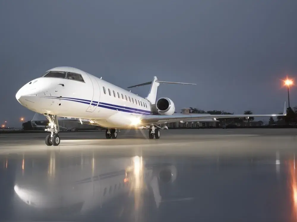 Bombardier Global Express XRS N373VB operated by Solairus Aviation, exterior
