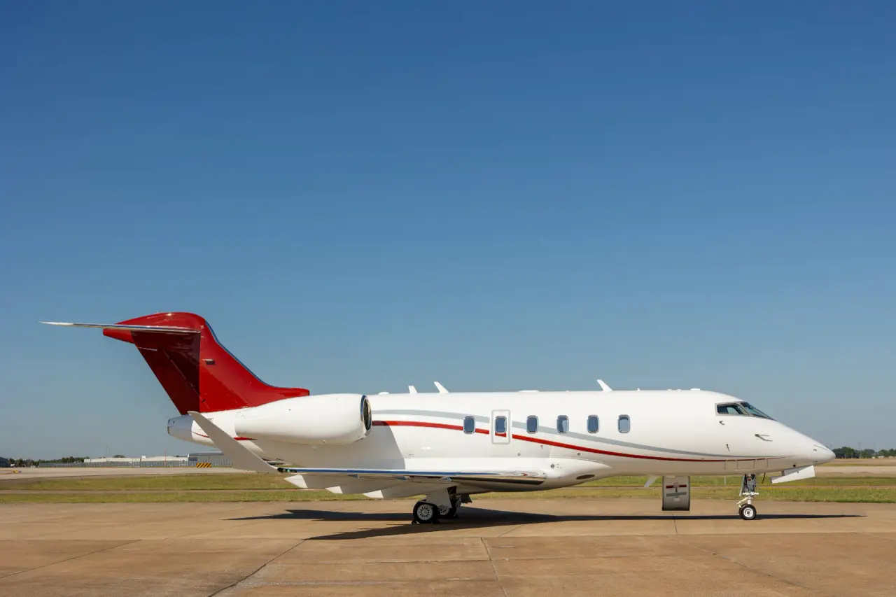 Bombardier Challenger 3500 N374AB operated by AB Jets photo 2