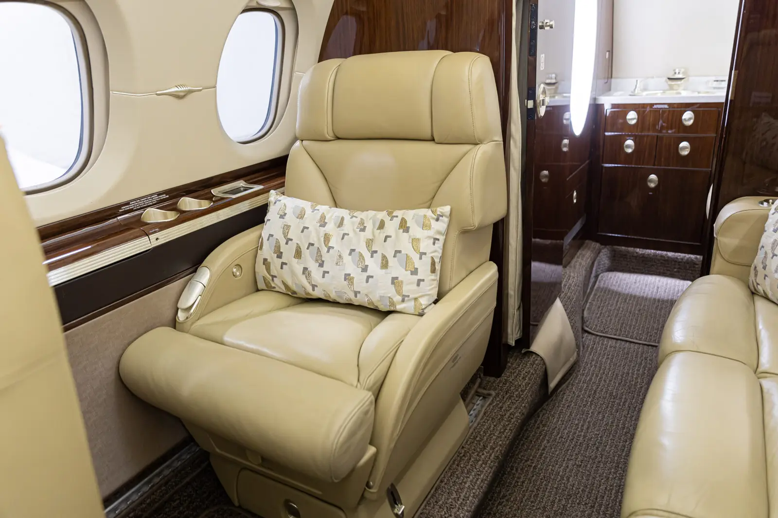 Beechcraft Hawker 900XP N377JC operated by N-Jet photo 2