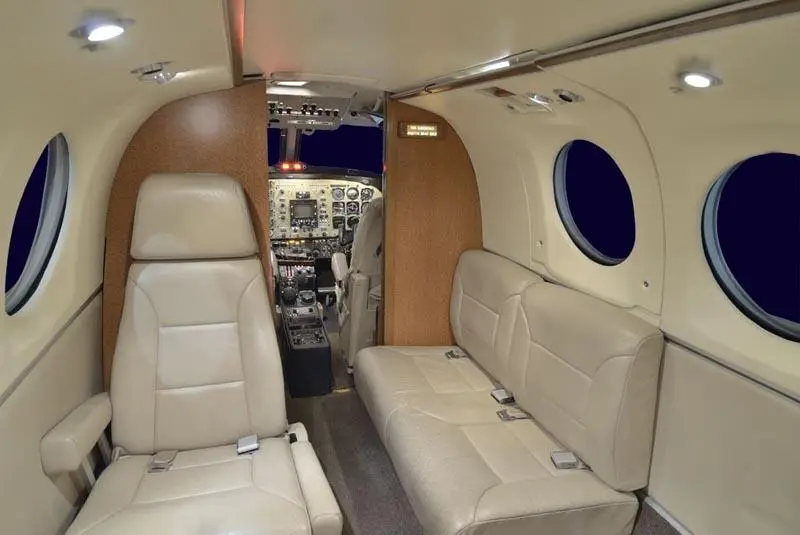 Beechcraft King Air 200 N378SF operated by Starflite Aviation photo 3
