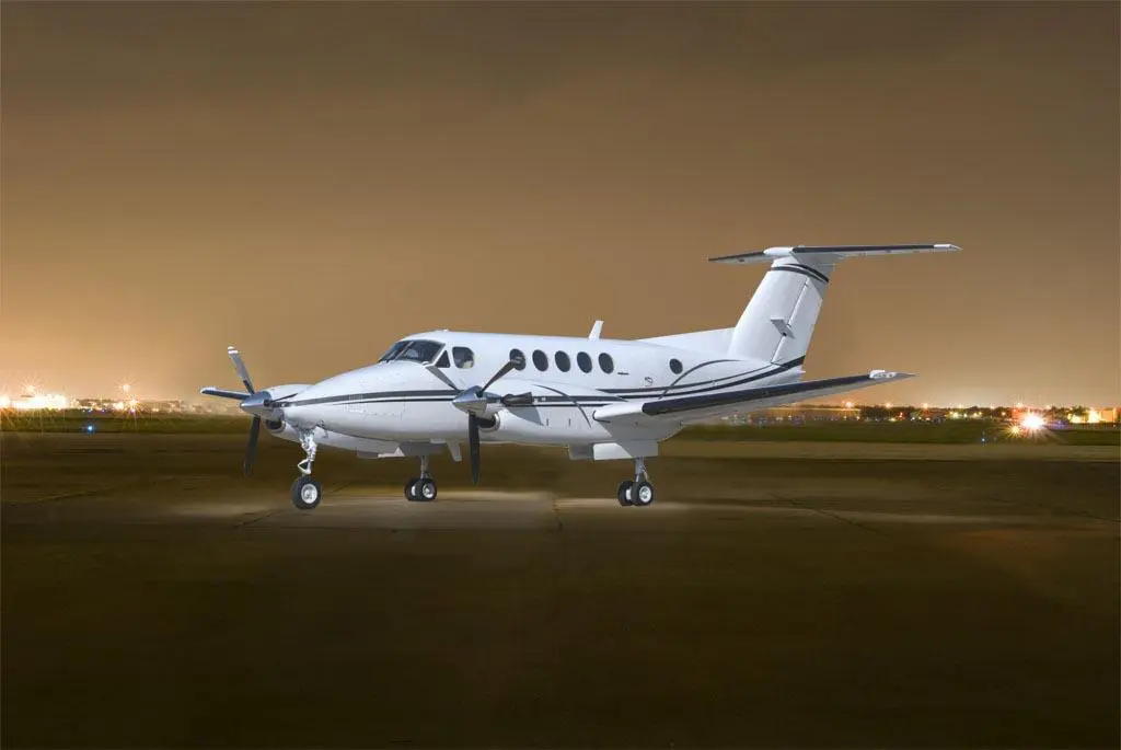 Beechcraft King Air 200 N378SF operated by Starflite Aviation photo 4