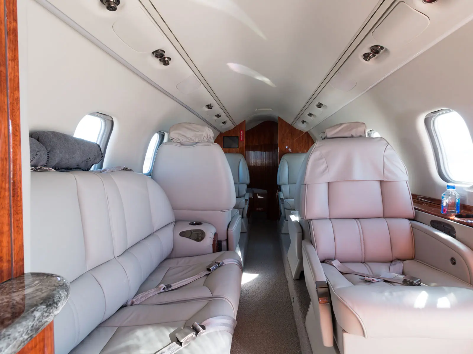 Bombardier Learjet 60 N384JW operated by Aurora Aviation photo 6