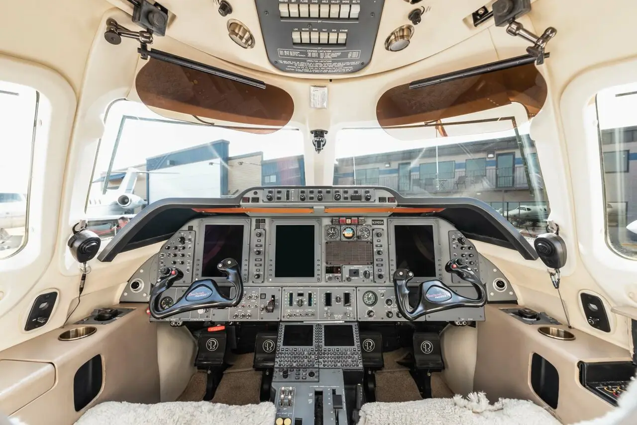 Beechcraft Premier 1 N390SA operated by Executive Air Taxi Corporation photo 4