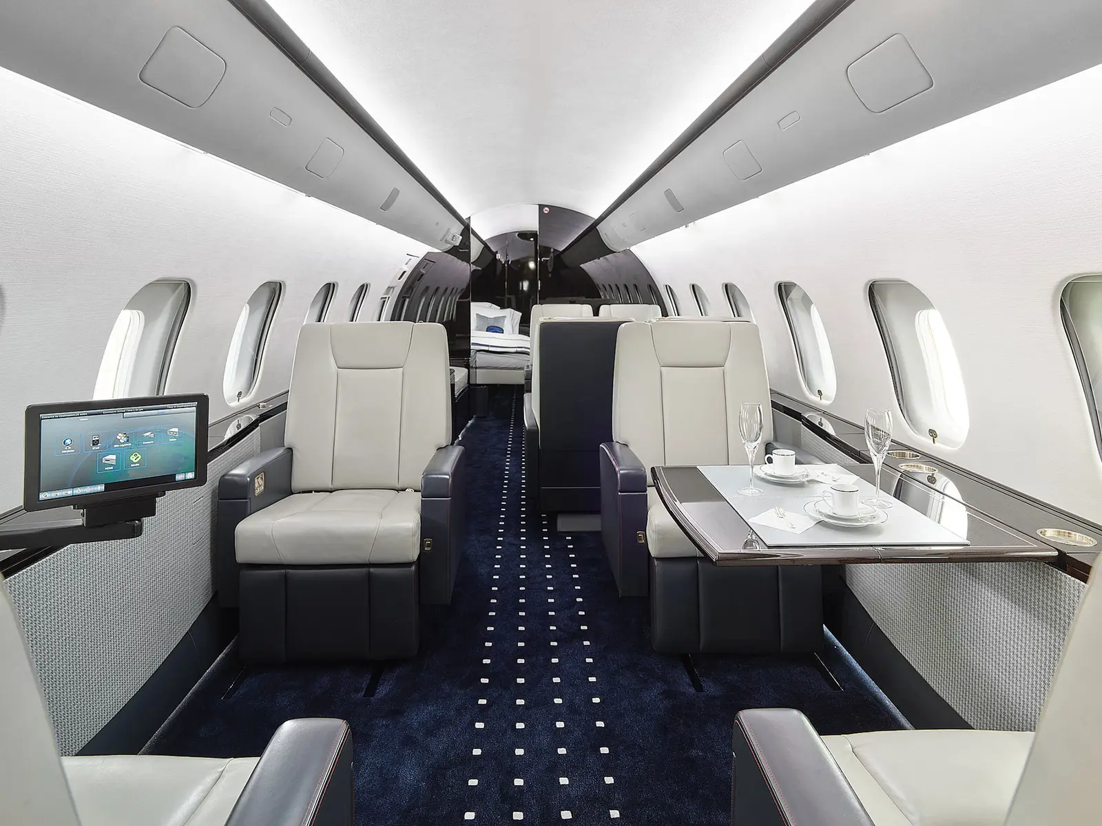Bombardier Global 5000 N3MR operated by Clay Lacy Aviation, Inc. photo 2