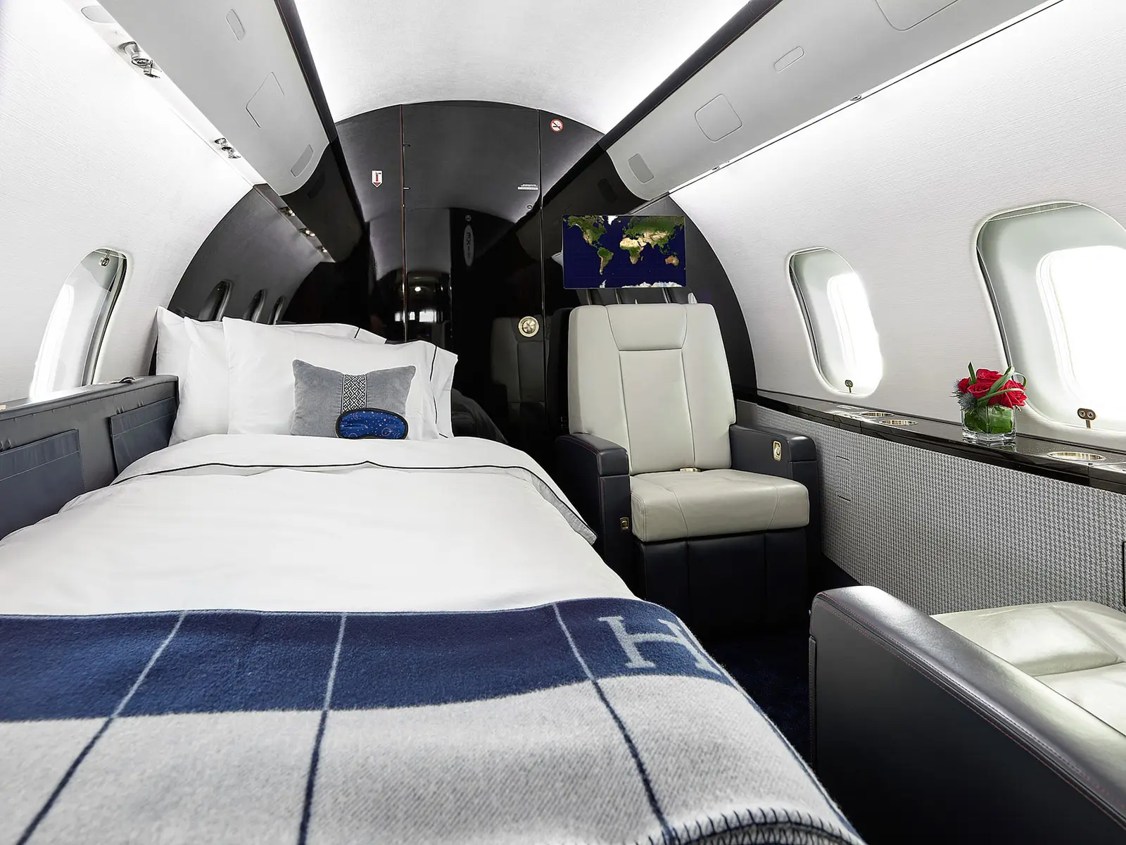 Bombardier Global 5000 N3MR operated by Clay Lacy Aviation, Inc. photo 5