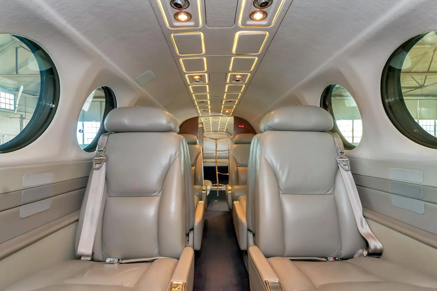 Beechcraft King Air 350 N400AY operated by Axis Jet photo 3