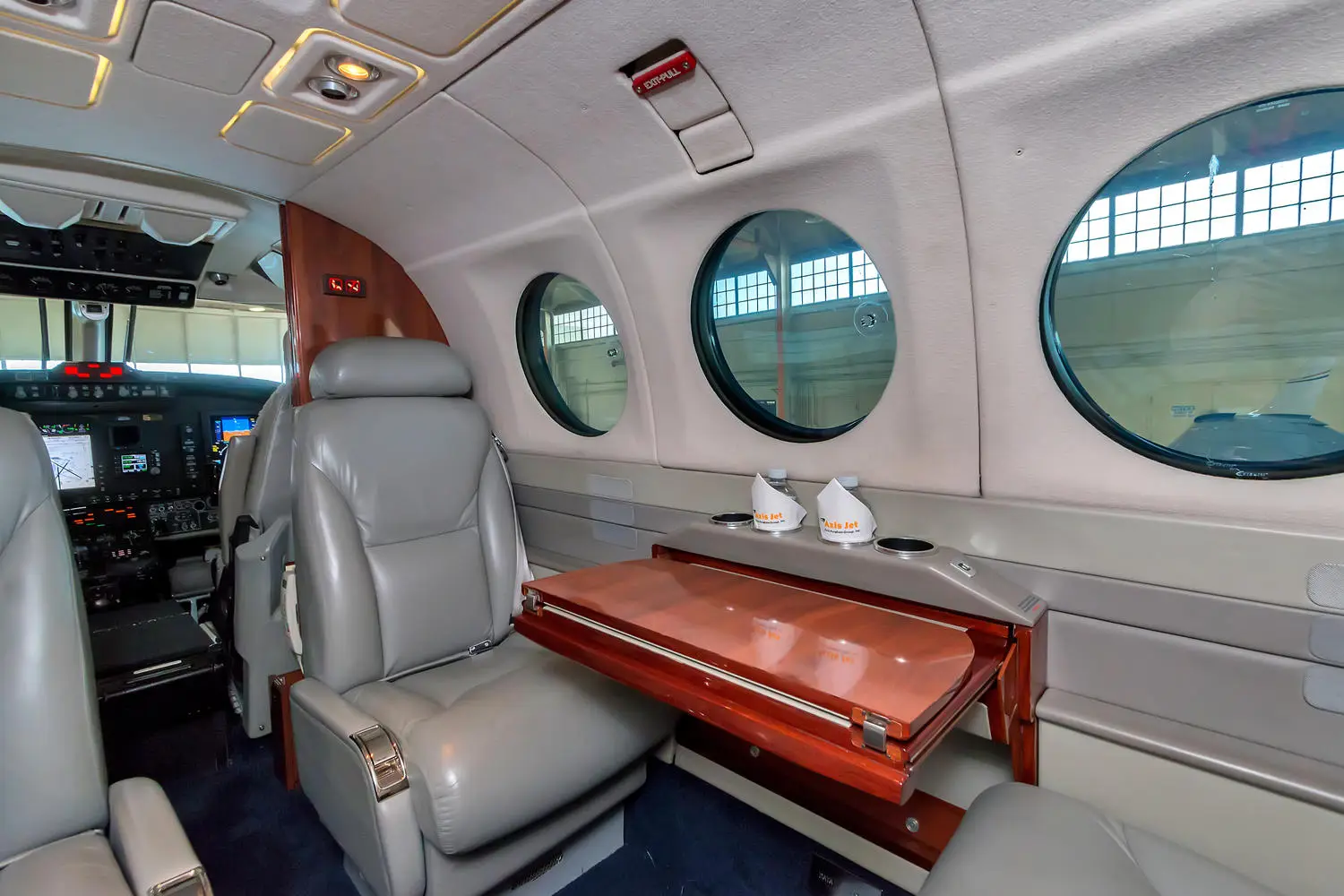 Beechcraft King Air 350 N400AY operated by Axis Jet photo 4