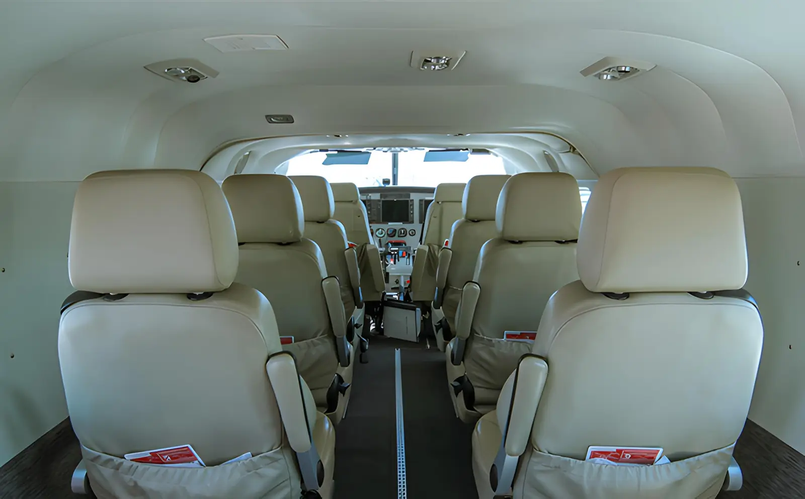 Cessna 208B Grand Caravan N401S operated by Fly The Whale photo 2