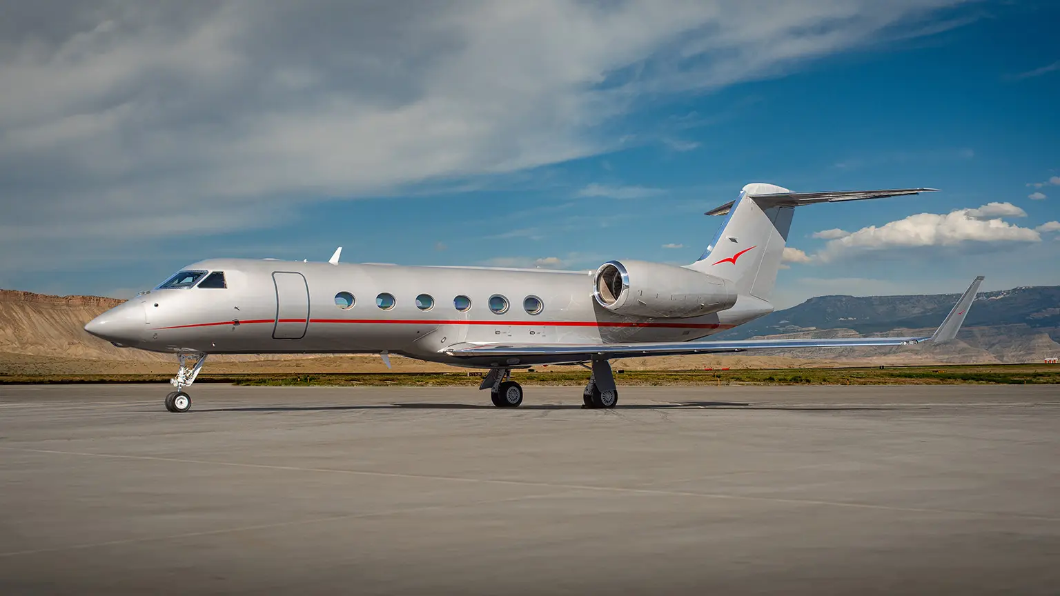 Gulfstream G450 N402JE operated by Jet Edge International, KPOC, exterior