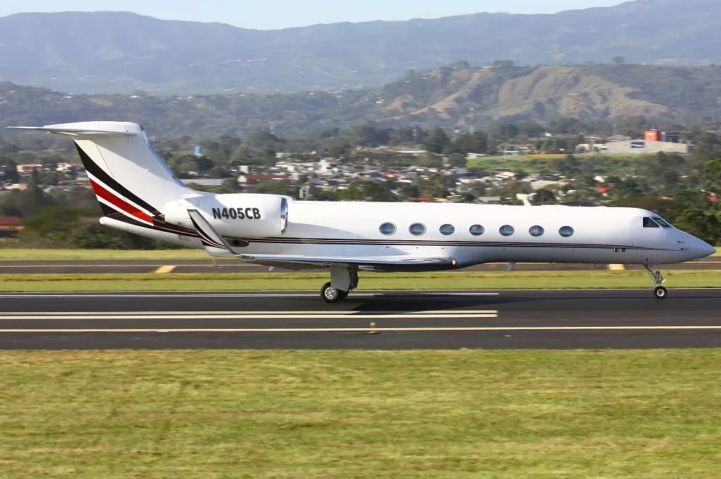 Gulfstream G550 N405CB operated by Pegasus Elite Aviation, Inc., exterior