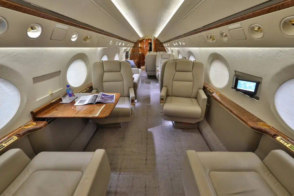 Gulfstream G550 N405CB operated by Pegasus Elite Aviation, Inc. photo 2
