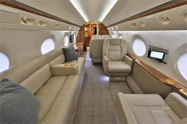 Gulfstream G550 N405CB operated by Pegasus Elite Aviation, Inc. photo 3