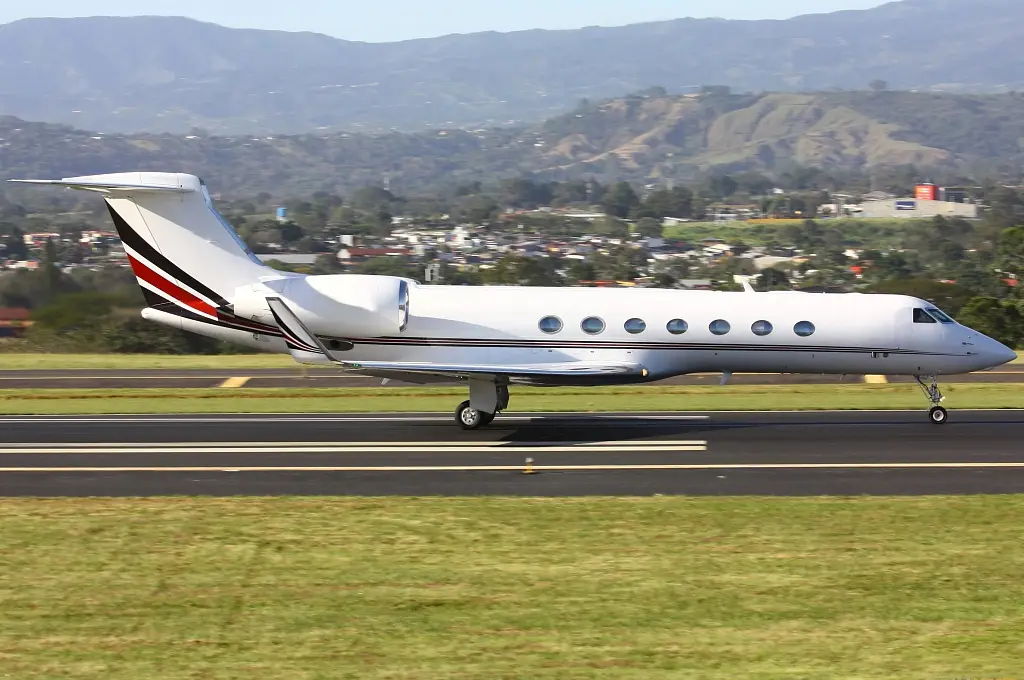 Gulfstream G550 N405CB operated by Pegasus Elite Aviation, Inc. photo 4