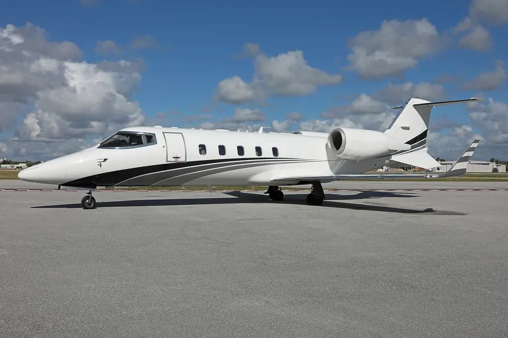 Bombardier Learjet 60XR N405DC operated by Privaira Private Aviation, exterior