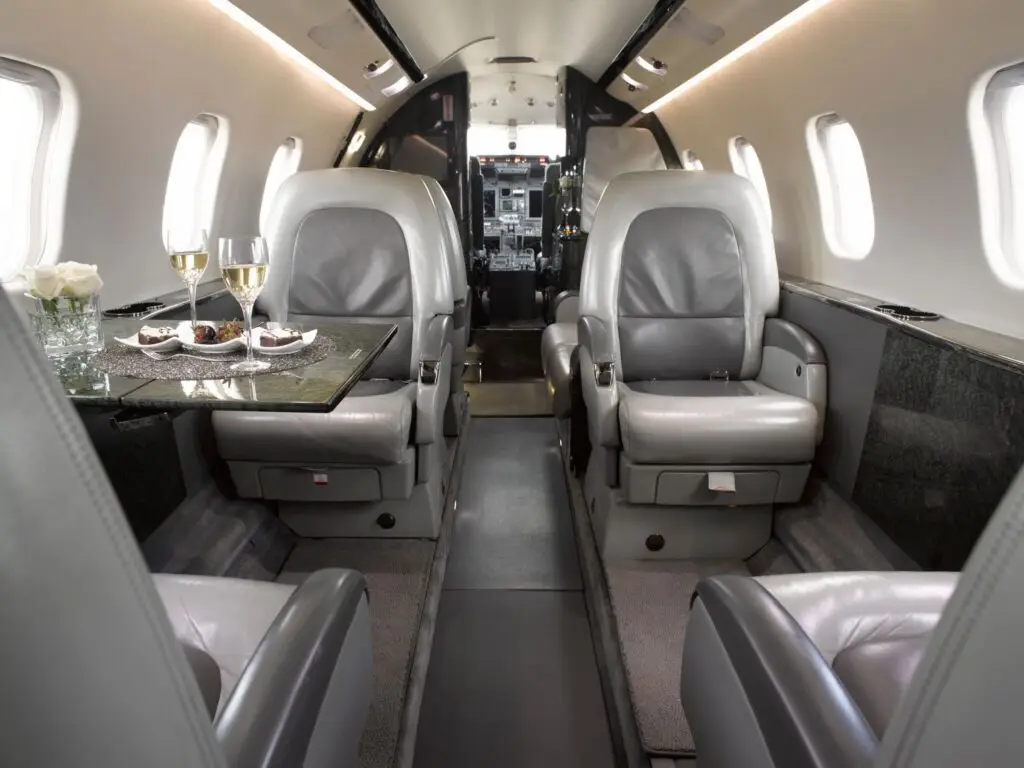 Bombardier Learjet 60XR N405DC operated by Privaira Private Aviation photo 5