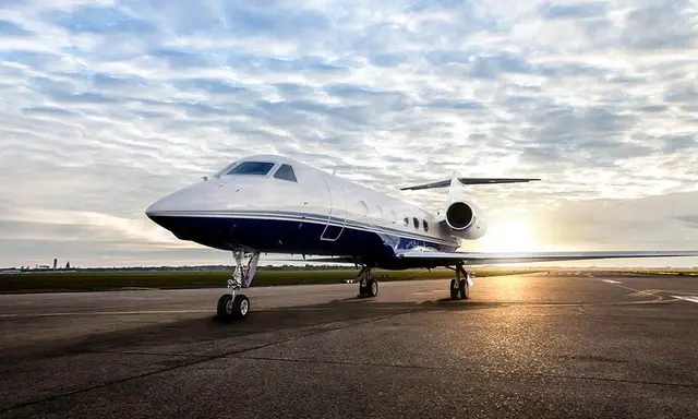 Gulfstream G450 N407DW operated by Jet Aviation, exterior