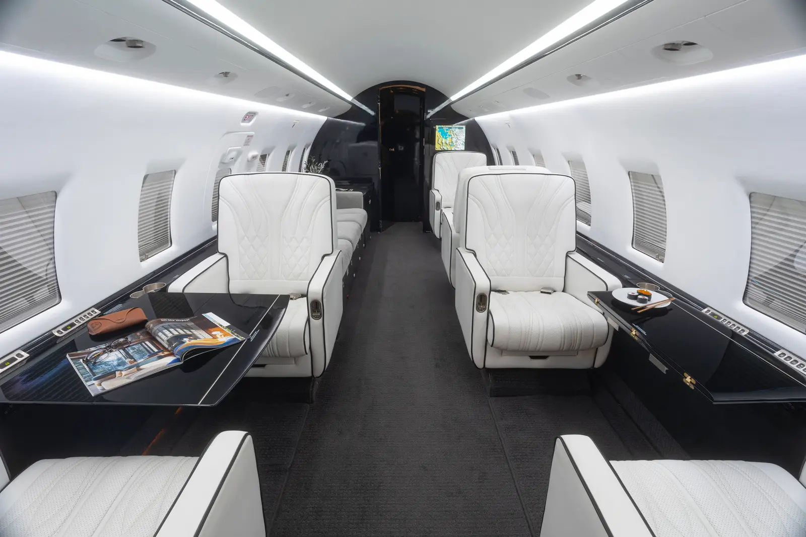Bombardier Challenger 604 N408BF operated by Jet Linx Aviation, LLC photo 5