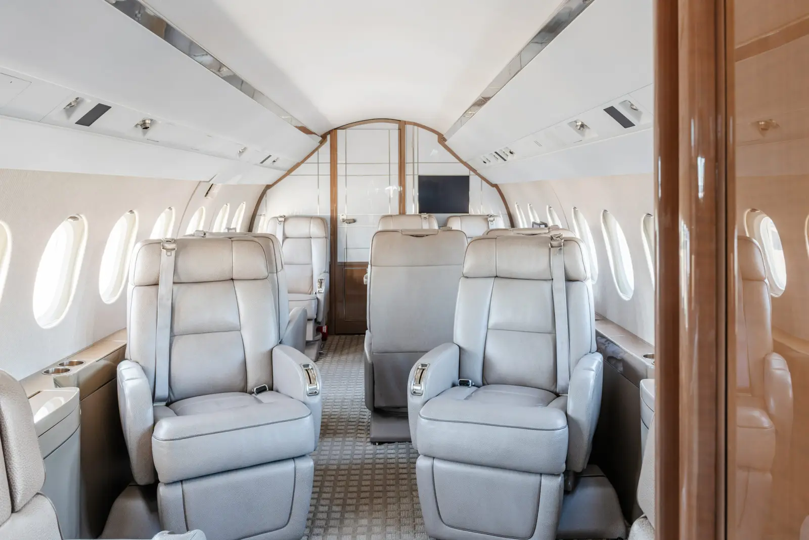 Dassault Falcon 2000LX N408LS operated by Aircraft Services Group, Inc., exterior