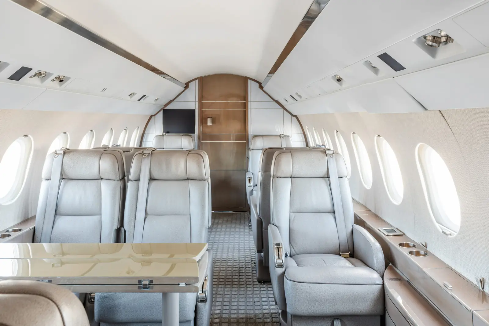Dassault Falcon 2000LX N408LS operated by Aircraft Services Group, Inc. photo 2
