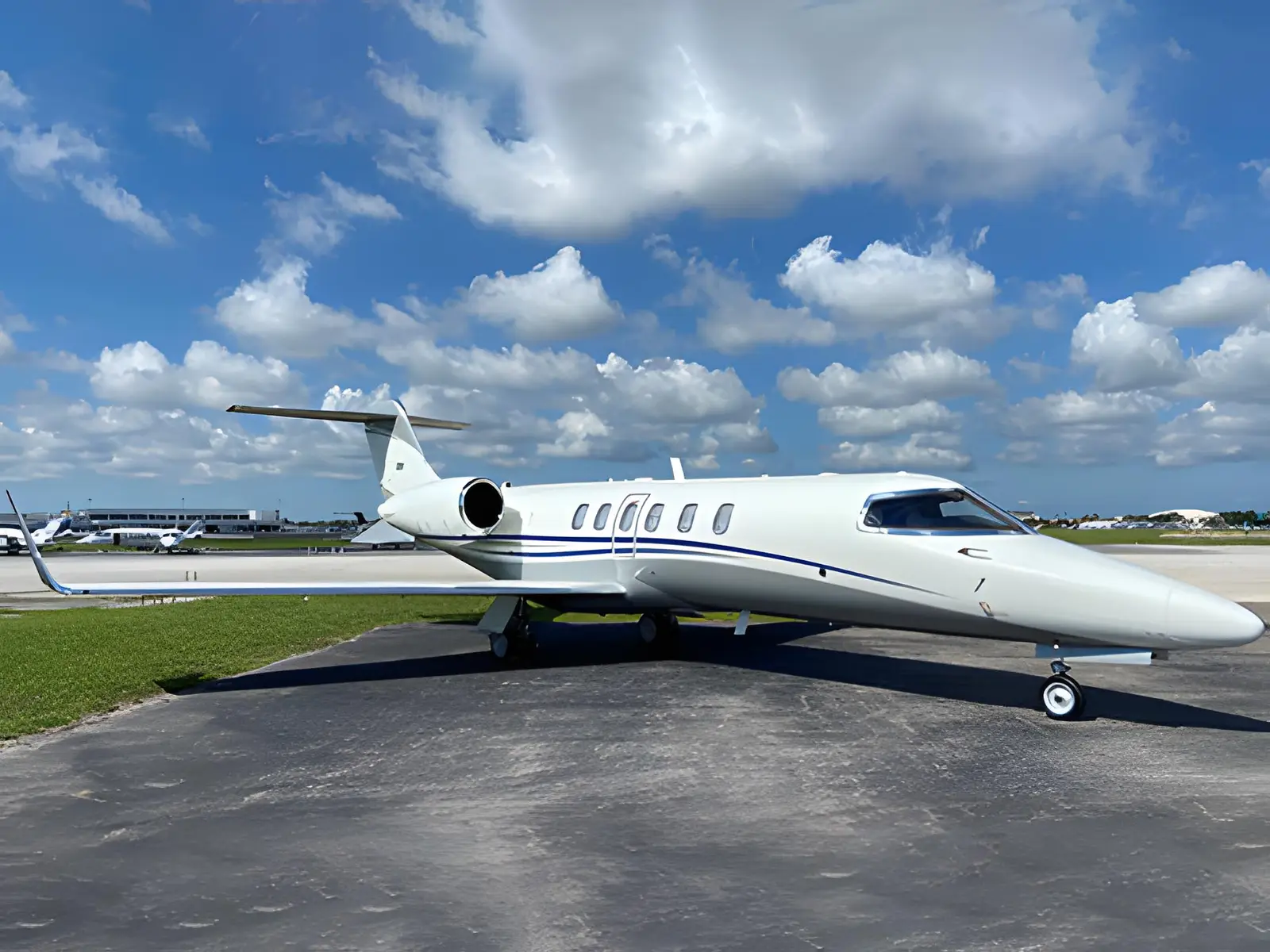 Bombardier Learjet 40 N40BG operated by Elite Air, Inc., KPIE photo 4